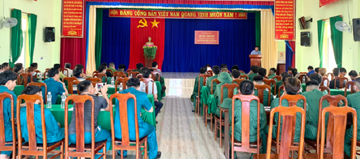 xa Ea Wy gap mat thanh nien len duong nhap ngu 1